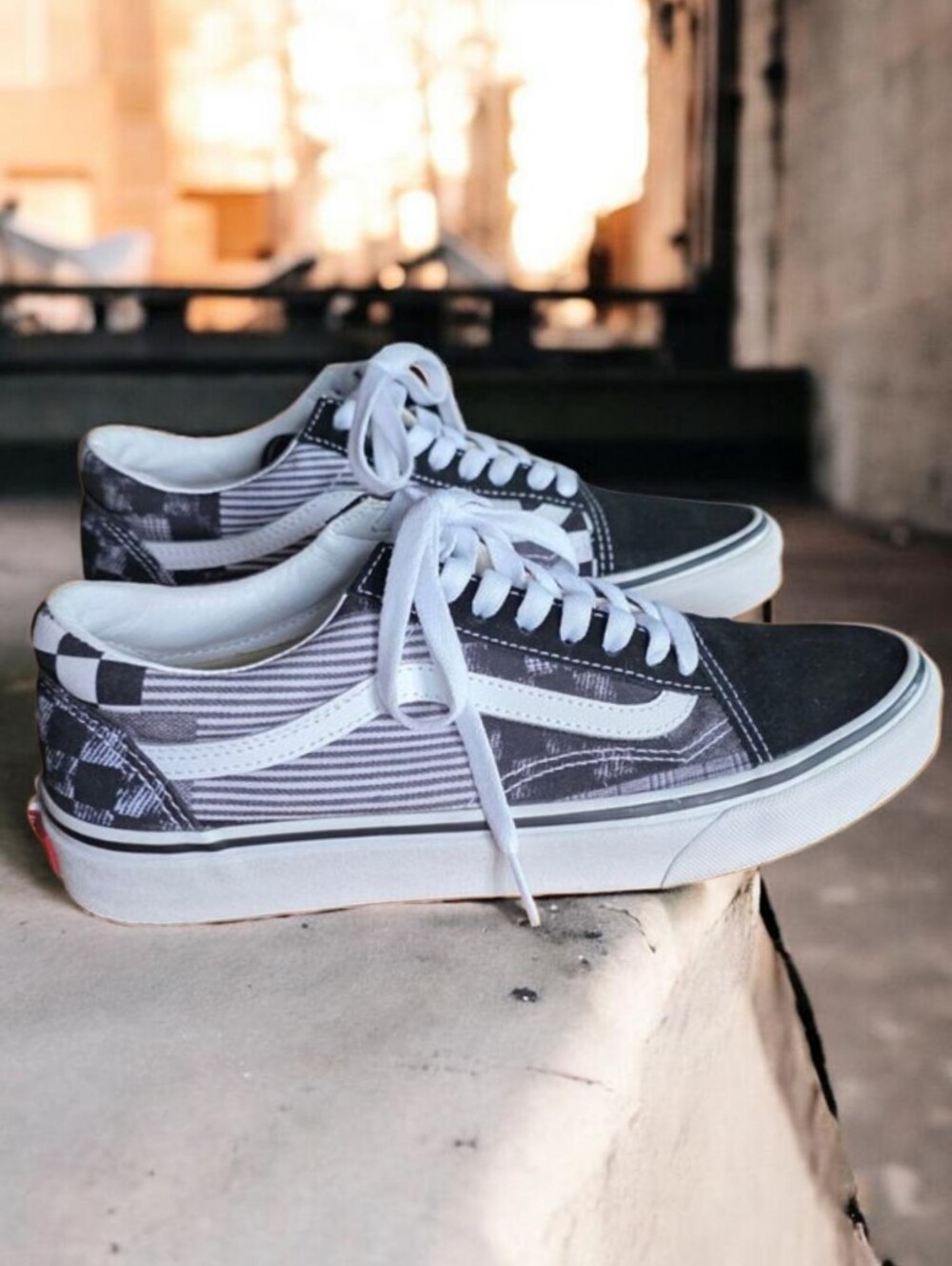 VAN'S OLD SKOOL (7.5//9) Unisex Low Skate Black Gray White Canvas Leather Trim